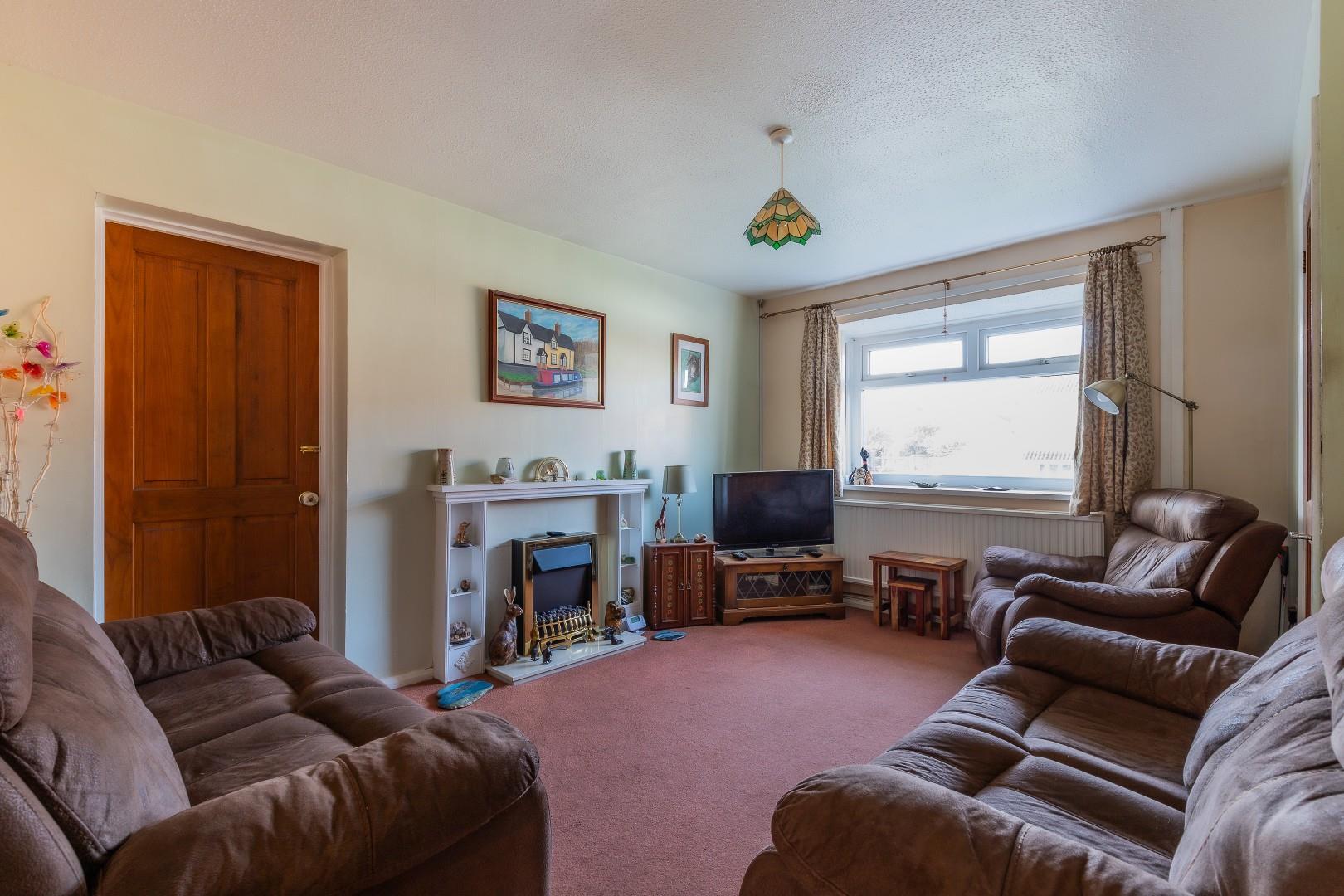 Cwm-Dylan Close, Rhiwderin, — photograph 4